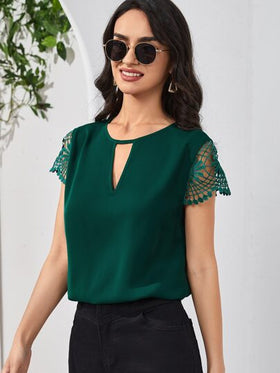 SHEIN Clasi بلوزة بأكمام دانتيل جيبور و فتحة عنق