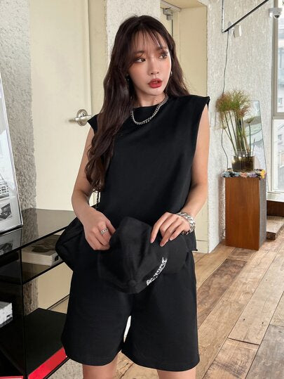 DAZY طقم قطعتين للنساء يتكون من سترة بأكتاف وشورت بجيوب مائلة للصيف