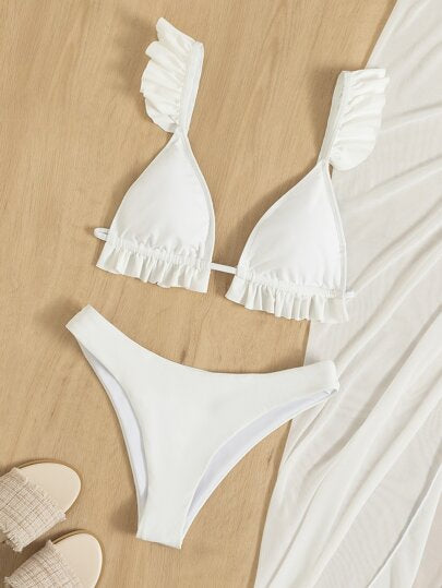 SHEIN Swim موحدة اللون طقم بيكيني مقلم بهدب لباس علوي & عريض الارداف لباس قيعان وتنورة الشاطئ 3قطعات بدلة سباحة