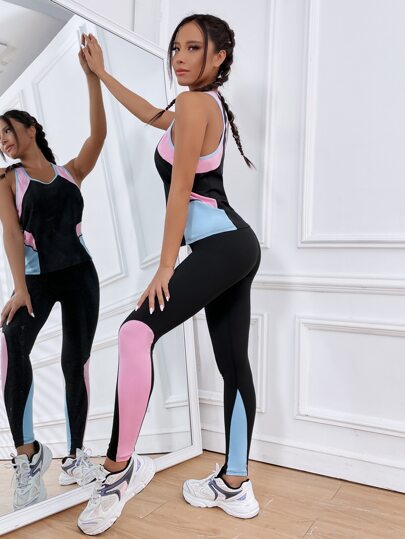 SHEIN Sport Studio مجموعة رياضية نسائية 2 قطعة، تتكون من ملابس علوية وتنورة ضيقة مزينة بألوان متباينة، من الأعلى إلى الأسفل ومجموعة بذلة اليوجا