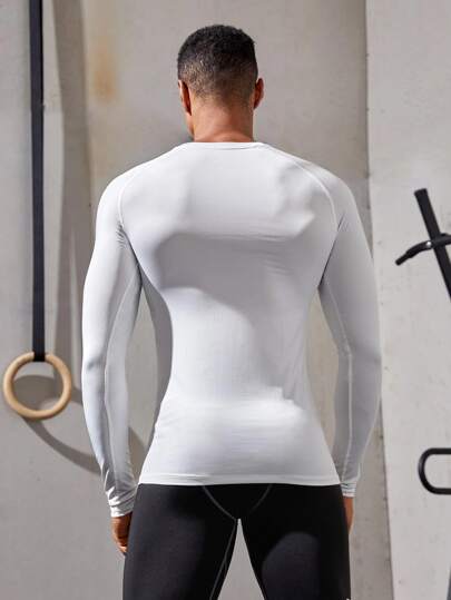 Manfinity Sport Corelite تيشيرت رياضي بنمط صديق مطبوع عليه حرف للرجال، أكمام طويلة، قمصان لركوب