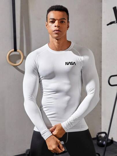 Manfinity Sport Corelite تيشيرت رياضي بنمط صديق مطبوع عليه حرف للرجال، أكمام طويلة، قمصان لركوب