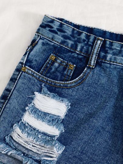 SHEIN EZwear سروال قصير جينز ممزق بحافة خام