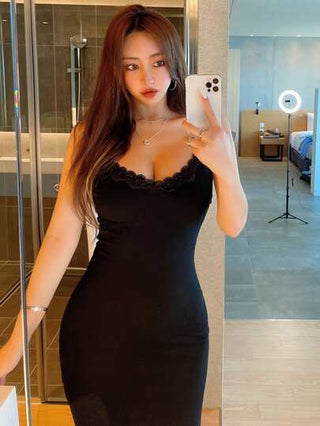DAZY فستان بودي كون كامي بتصميم الدانتيل المتباين والجرز المجعد، فستان نسائي أنيق بالدانتيل المتباين والجرز المجعد وبتصميم شق في الفخذ بدون أكمام وأربطة رفيعة، فستان طويل نسائي بسيط من الفسكوز الأسود، ملائم للارتداء اليومي في الربيع والصيف.