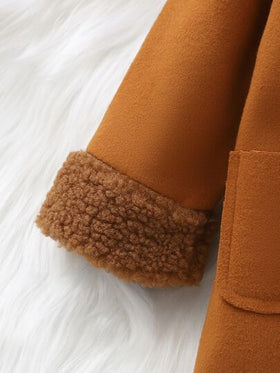 SHEIN Elladie kids معطف أمامي مفتوح للطفلة مع ياقة بورغ وجيوب مزدوجة وقبعة بدون سترة صوفية