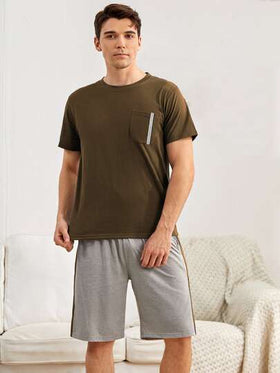 Manfinity Underwear&Sleepwear Basics طقم بيجامة/طقم بدلة النوم بتيشرت جيب أمامي مع شورت للرجال