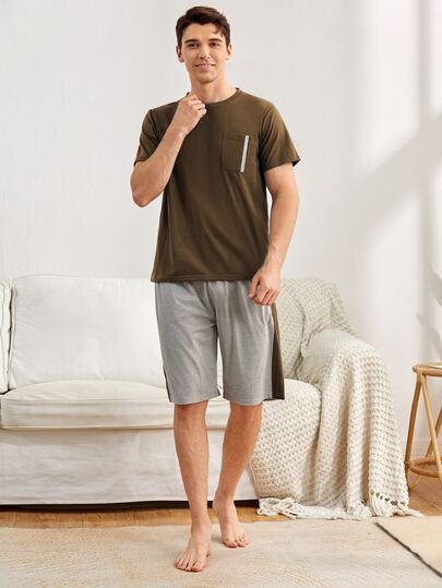 Manfinity Underwear&Sleepwear Basics طقم بيجامة/طقم بدلة النوم بتيشرت جيب أمامي مع شورت للرجال