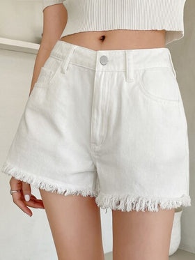 DAZY شورت جينز بجيوب مائلة وحواف غير مدروزة