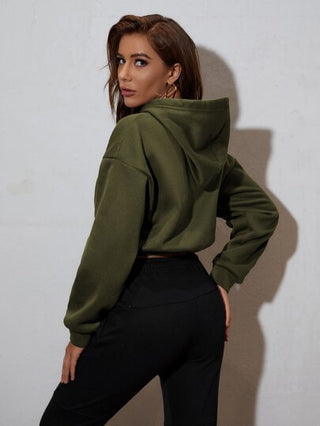Flirla بلوزة كروب ذات أكتاف مائلة، بأكمام طويلة