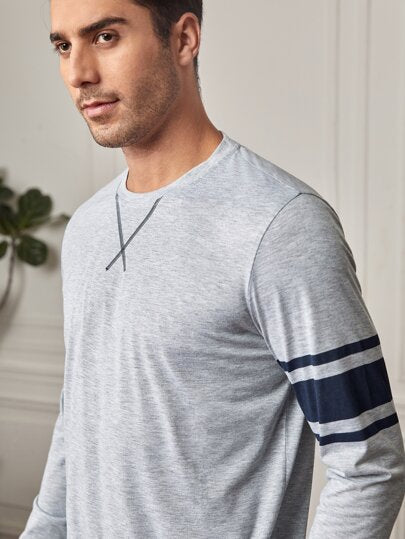 Manfinity Underwear&Sleepwear Basics طقم بيجامة للرجال مطبوع بخطوط، ملابس خريف وشتاء
