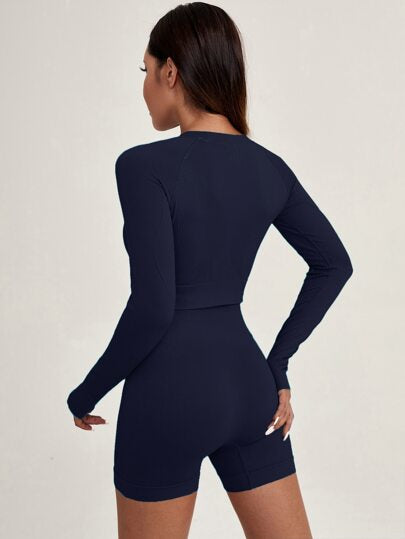 SHEIN Sport Studio مجموعة ملابس رياضية مكونة من قطعتين لا تظهر خطوط الحياكة، قطعة علوية بثقوب وشورت بخصر واسع مطاطي، مناسبة للنساء للتمارين الرياضية