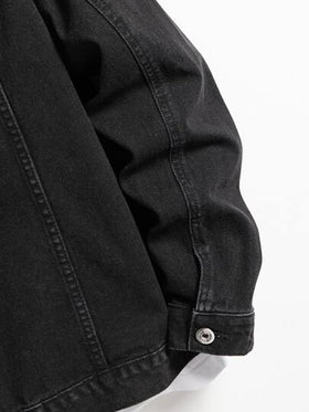 Manfinity Homme جاكيت جينز طويلة الأكمام بجيب رفرف عادية بلون داكن سادة بدون تي شيرت للخروج مع الأصدقاء والتنزه والعمل والتنقل في الشارع، للخريف