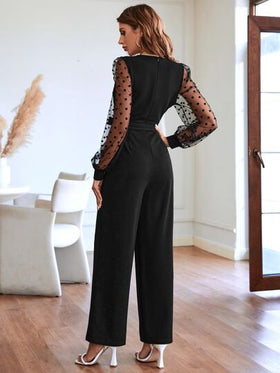 SHEIN Clasi جمبسوت أنيقة للنساء بياقة على شكل V متقاطعة، نقشة نقاط، أكمام فانوس، وساق واسعة