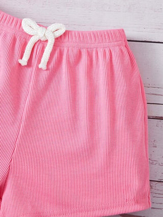 SHEIN بلوزة أكمام تنّورة بطبعة حروف بكتف مكشوفة وشورت مربوط من الأمام لرضيعة البنات