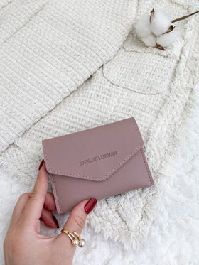 SOUTHLAND&KANGAROO محفظة صغيرة قابلة للطي وخفيفة الوزن وقابلة للحمل ومزينة بحروف منقوشة وبطاقة هوية وعمال ذوي الياقات البيضاء للسيدات للعطلات والذكرى السنوية وهدايا أعياد الميلاد والإكسسوارات والهدايا والهدايا للمعلمين ومحفظة وردية اللون وسلسلة مفاتيح وحا