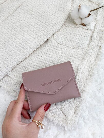 SOUTHLAND&KANGAROO محفظة صغيرة قابلة للطي وخفيفة الوزن وقابلة للحمل ومزينة بحروف منقوشة وبطاقة هوية وعمال ذوي الياقات البيضاء للسيدات للعطلات والذكرى السنوية وهدايا أعياد الميلاد والإكسسوارات والهدايا والهدايا للمعلمين ومحفظة وردية اللون وسلسلة مفاتيح وحا