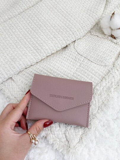 SOUTHLAND&KANGAROO محفظة صغيرة قابلة للطي وخفيفة الوزن وقابلة للحمل ومزينة بحروف منقوشة وبطاقة هوية وعمال ذوي الياقات البيضاء للسيدات للعطلات والذكرى السنوية وهدايا أعياد الميلاد والإكسسوارات والهدايا والهدايا للمعلمين ومحفظة وردية اللون وسلسلة مفاتيح وحا