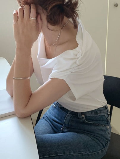 DAZY تيشيرت أكمام خفاش بأكتاف لا تماثلية، توبات قصيرة للنساء
