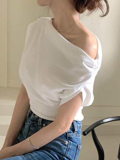 DAZY تيشيرت أكمام خفاش بأكتاف لا تماثلية، توبات قصيرة للنساء
