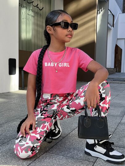 girls-sets تي شيرت برسوم حرف واحدة/فتاة مراهقة وبنطال طبعة كامو واحدة