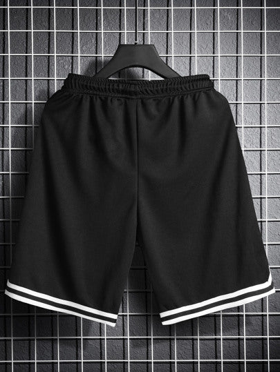 Manfinity Homme ملابس رياضية كاجوال للرجال، بتصميم أكاديمي للشارع، يتميز بشورت أسود كاجوال بطراز INS مع تصميم ألوان أسود وأبيض مميز. هذه الشورتات الفضفاضة لها تصميم بسحاب، مما يجعلها مناسبة لحفلات الموسيقى والاستخدام اليومي.