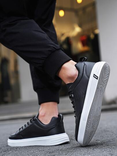 أحذية رجالية كاجوال للخارج، جديدة قابلة للتنفس مضادة للانزلاق متينة ، رياضية ومريحة للربيع والصيف، لون أسود