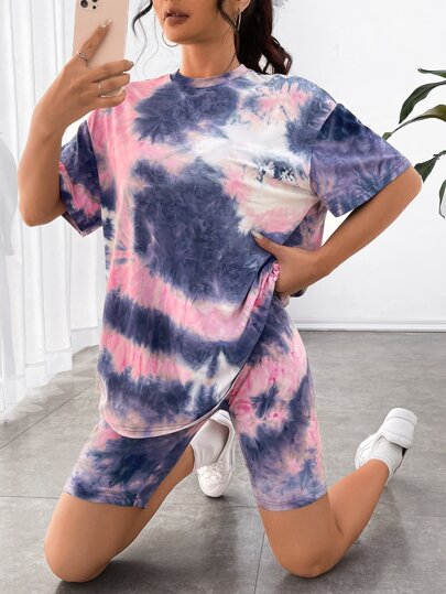 طقم حريمي قطعتين EZwear صبغ متعادل تي شيرت منخفض الاكتاف و شورت ركوب الدراجات النارية