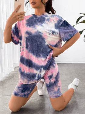SHEIN EZwear صبغ متعادل تي شيرت منخفض الاكتاف و شورت ركوب الدراجات النارية