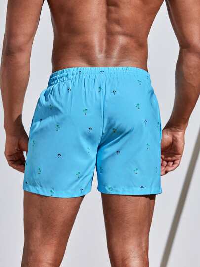 Manfinity Swimmode سروال سباحة بحبل ربط الخصر مطبوع عليه شجرة جوز الهند والمظلة العشوائية، أزياء هاواي