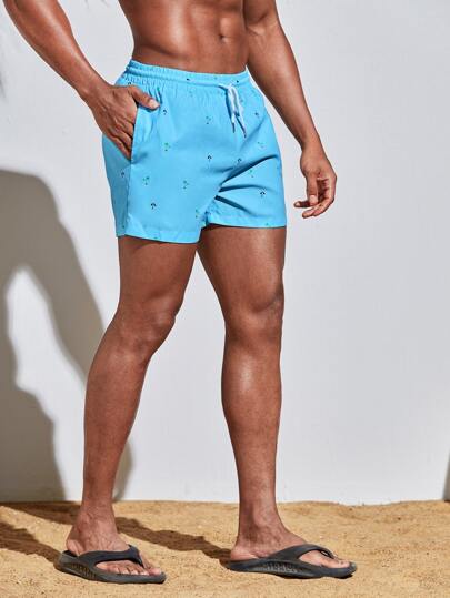 Manfinity Swimmode سروال سباحة بحبل ربط الخصر مطبوع عليه شجرة جوز الهند والمظلة العشوائية، أزياء هاواي