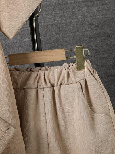 SHEIN قميص ولد موحدة اللون جيب مرقع أزرار علوية و بنطلون قصير بدون تي شيرت