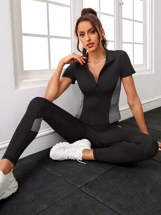 SHEIN Sport Studio مجموعة نسائية ملابس رياضية من تي شيرت مقسم بالألوان وسروال رياضي مع جيب للهاتف