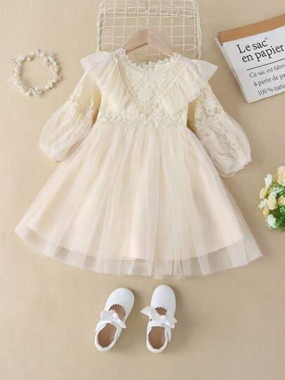 SHEIN Glamorique Kids فستان الفتاة الشابة بأكمام الشمعدان المزخرفة بالدانتيل المتناقض والقماش الشبكي