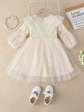 SHEIN Glamorique Kids فستان الفتاة الشابة بأكمام الشمعدان المزخرفة بالدانتيل المتناقض والقماش الشبكي