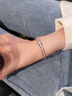 سوار أنيق فاخر للنساء يتكون من المعدن النحاسي مزين بنجوم السماء الهندسية للاستعمال اليوميرمضان