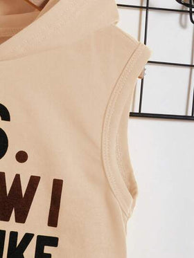 SHEIN للاولاد الاطفال بطباعة شعار قبعة لباس علوي تانك & بنطلون قصير