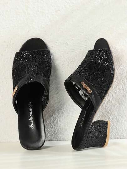 صنادل نسائية مزينة بالترتر ذات كعب سميك، صنادل أنيقة باللون الأسود للخارج، ملائمة لإطلالات الربيع والصيف