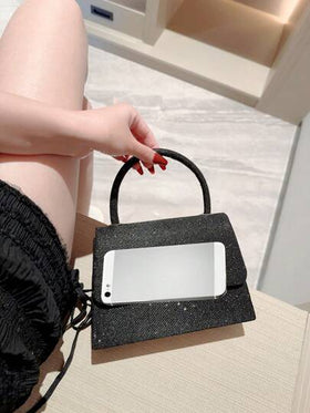 حقيبة مربعة صغيرة للحفلات بالتألق اللامع مزينة بالترتر الفاخر والأنيق، باللون الأسود اللامع بتصميم كلاسيكي، مناسبة للفتيات اللواتي يرغبن في الظهور بالشكل الأنيق والخلاب في الحفلات والأعراس والحفلات المختلفة