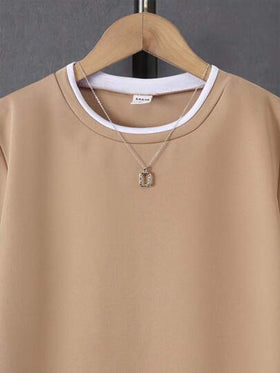 SHEIN تي شيرت وشورت 2 في 1 للأولاد في سن ما قبل المراهقة يحتوي على تفاصيل حروف مرقعة