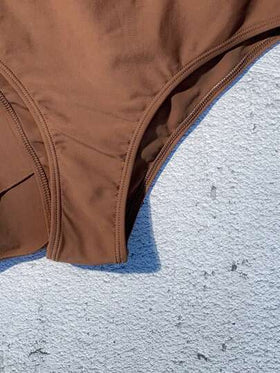 Swim Vcay مجموعة بيكيني مكونة من صدرية كتف واحد وقيعان سباحة بتصميم الشاطئ مع تنورة غطاء شاطئ للملابس السباحة