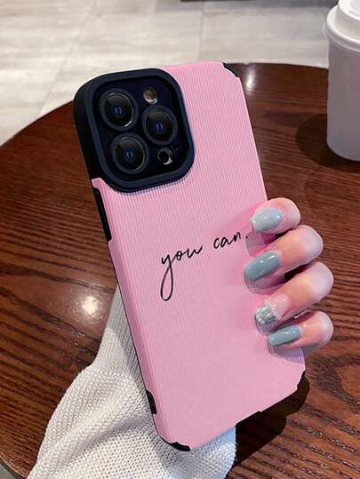 حافظة هاتف جرافيكس بحرف ابتداءا من Apple وباللون الوردي متوافقة مع iPhone 11، iPhone 13، iPhone 14 برو ماكس