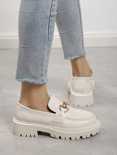 أحذية نسائية ذات كعب عالي سميك مزينة بسلسلة، أصابع قدم دائرية، سهلة الارتداء، مناسبة لمهرجانات الربيع/الخريف والحفلات، باللون الأسود، كعب سميك، أحذية مسطحة مرتفعة، أحذية جلدية مسطحة للأعمال والأناقة اليومية