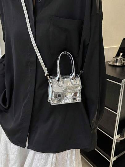 حقيبة مربعة ميني بنقش تمساح فضة جبان