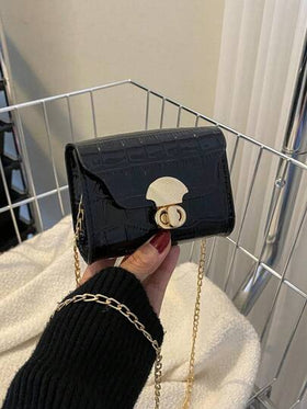 حقيبة كروس صغيرة بحزام سلسلة رقيق، حقيبة كتف مربعة بقفل بنمط التمساح بتصميم أنيق