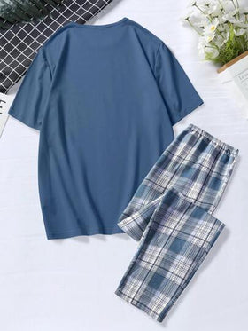 SHEIN طقم بجامة من التي شيرت الرسومي ذو الشعارات والبناطيل المربعة للرجال