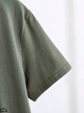 SHEIN قميص قصير الأكمام ورقبة دائرية مطبوع عليه ذئب، لون أخضر، للأولاد المراهقين من النمط الشارعي المريح الرياضي اللطيف ،فصلي الربيع والصيف