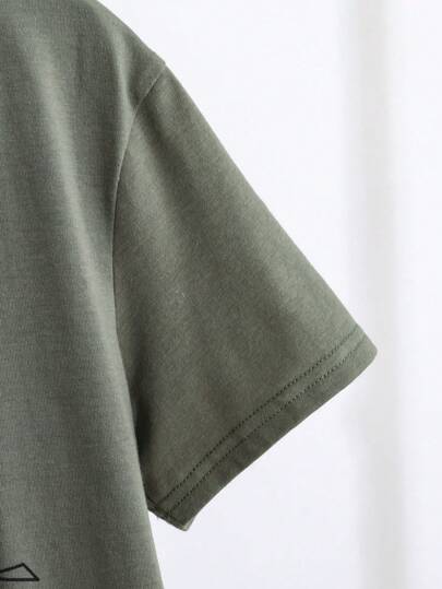 SHEIN قميص قصير الأكمام ورقبة دائرية مطبوع عليه ذئب، لون أخضر، للأولاد المراهقين من النمط الشارعي المريح الرياضي اللطيف ،فصلي الربيع والصيف
