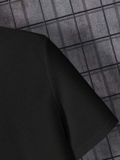 Manfinity Homme تي شيرت موحدة اللون ياقة مفتوح للرجال