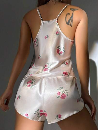 SHEIN طقم بيجامة من الكامي والشورت مزين بطبعة الزهور والدانتيل الساتان، ملابس داخلية للعروس
