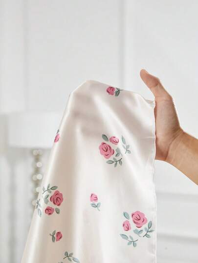 SHEIN طقم بيجامة من الكامي والشورت مزين بطبعة الزهور والدانتيل الساتان، ملابس داخلية للعروس
